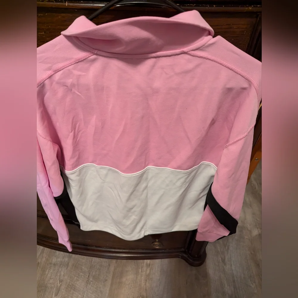 Two sweaters - Picture 2 of 7